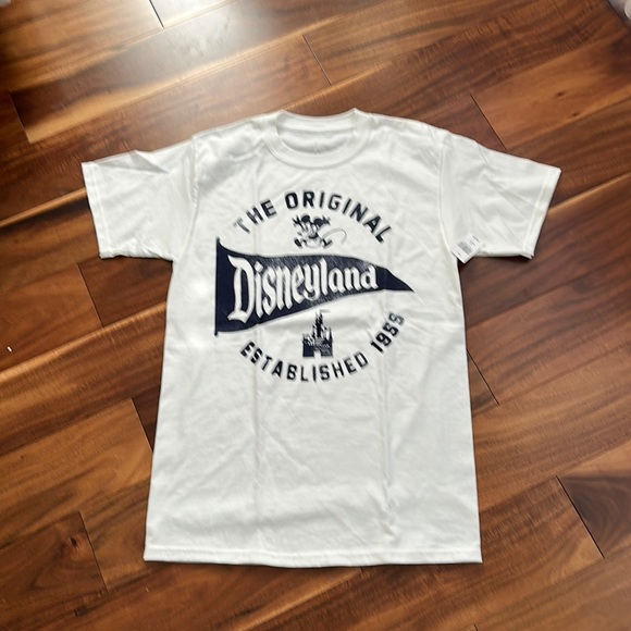 WALT DISNEY GRAPHIC T-SHIRT FROM DISNEYLAND AUTHENTIC SIZE SMALL NWT - Picture 1 of 6